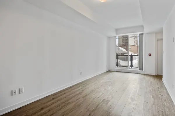 12 Marquette AVE #6, Toronto C04, ON M6A 0E1