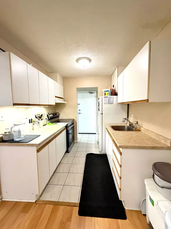 Cornwall, ON K6H 1G7,85 Race ST #10