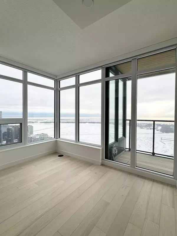 Toronto, ON M5V 0X4,3 Concord Cityplace WAY #7207