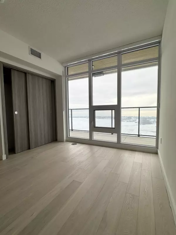 Toronto, ON M5V 0X4,3 Concord Cityplace WAY #7207