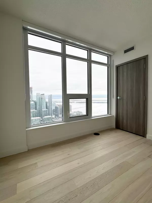 Toronto, ON M5V 0X4,3 Concord Cityplace WAY #7207