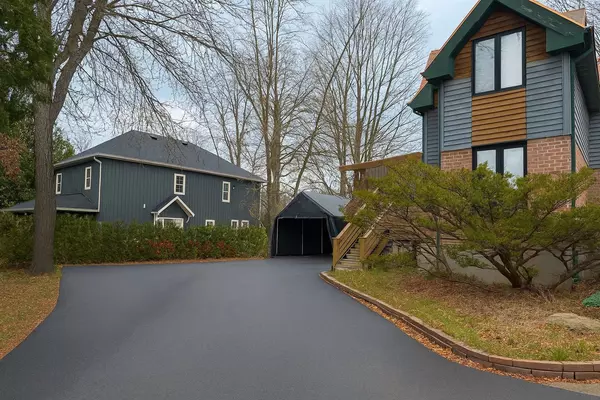 Georgina, ON L0E 1N0,21119 Dalton RD