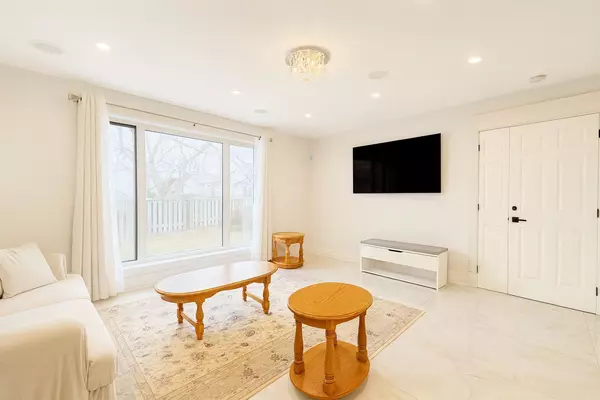 Georgina, ON L0E 1N0,21119 Dalton RD