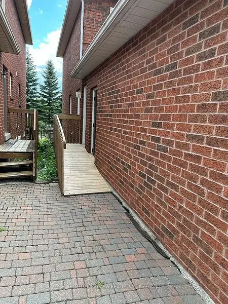 798 Hilton BLVD #Lower, Newmarket, ON L3X 2H6