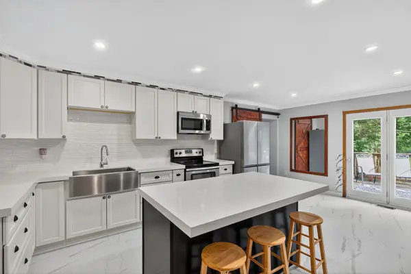 Barrie, ON L4N 8J5,281 Harvie RD