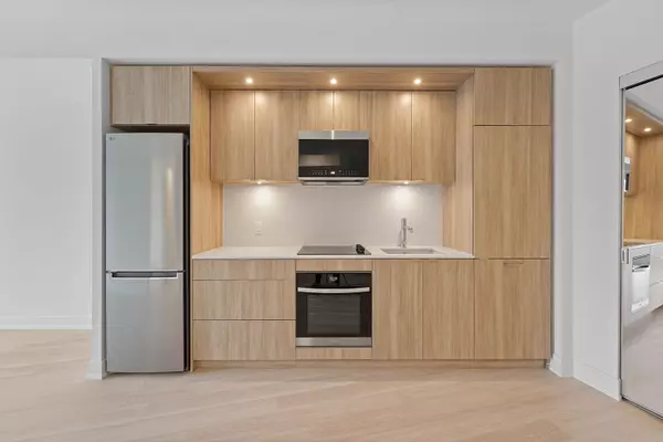 Toronto, ON M9A 0E5,25 Cordova AVE #305