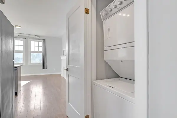 Hamilton, ON L8L 3A3,657 Barton ST E #302