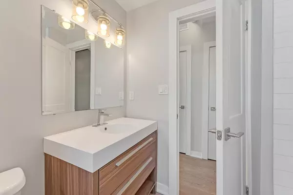 Hamilton, ON L8L 3A3,657 Barton ST E #302