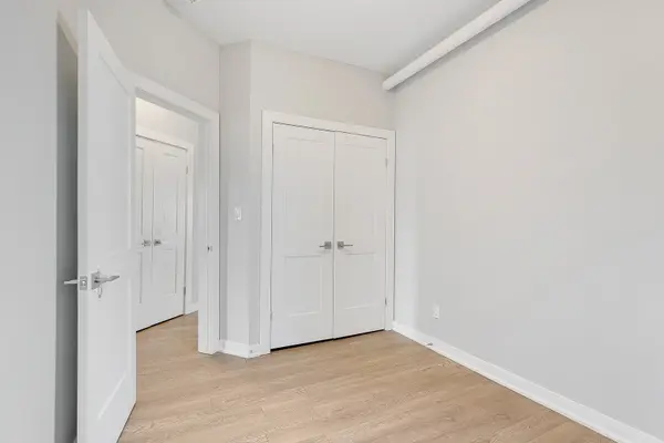 Hamilton, ON L8L 3A3,657 Barton ST E #302