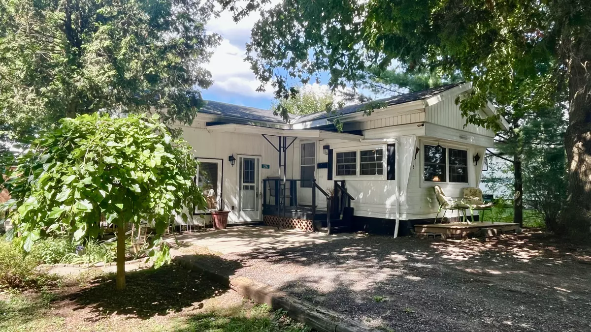 Georgian Bluffs, ON N0H 2N0,126 Harvey ST