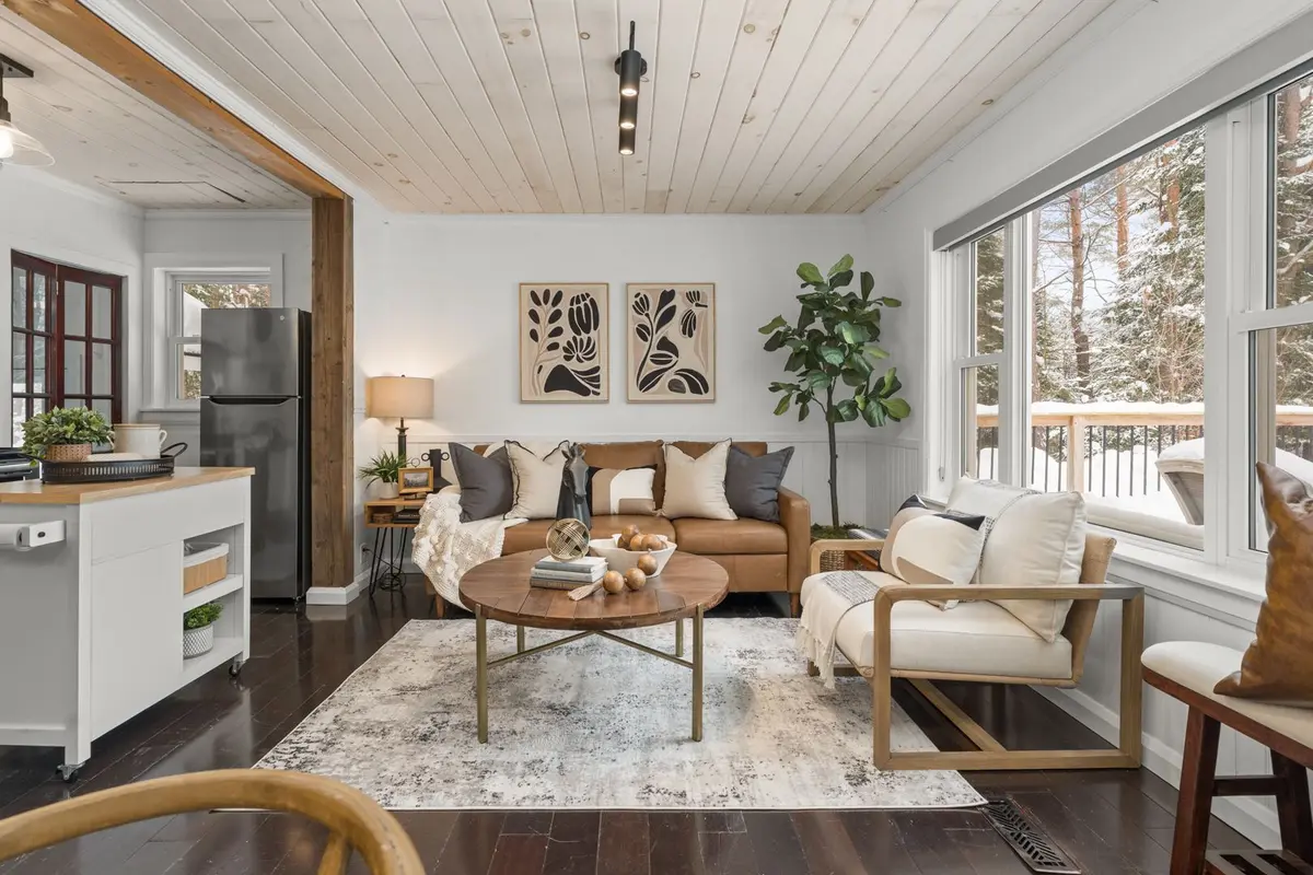 Huntsville, ON P0B 1M0,469 ROWANWOOD RD