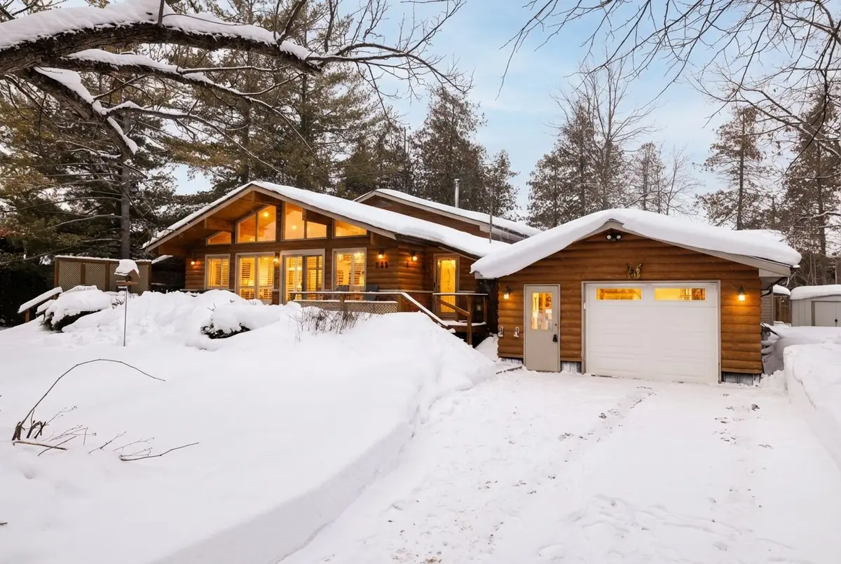 Kawartha Lakes, ON K0M 1A0,231 Front ST W