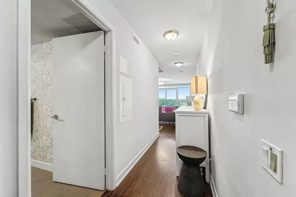 Toronto C01, ON M5V 0A9,78 Tecumseth ST #1512