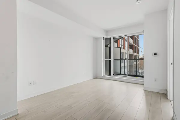 31 Tippett RD #222, Toronto C06, ON M3H 0C8