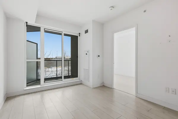 31 Tippett RD #222, Toronto C06, ON M3H 0C8