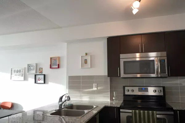 Toronto W02, ON M6H 2B1,1410 Dupont ST #2208