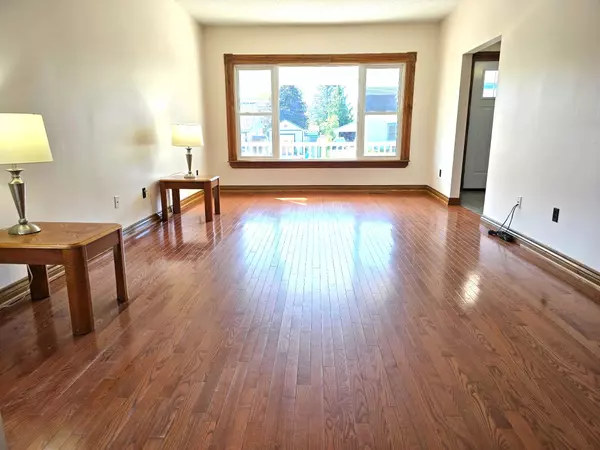 Aylmer, ON N5H 1N3,45 Pine ST E