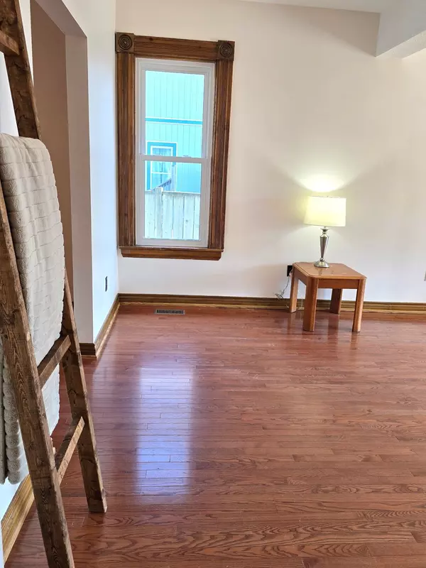 Aylmer, ON N5H 1N3,45 Pine ST E