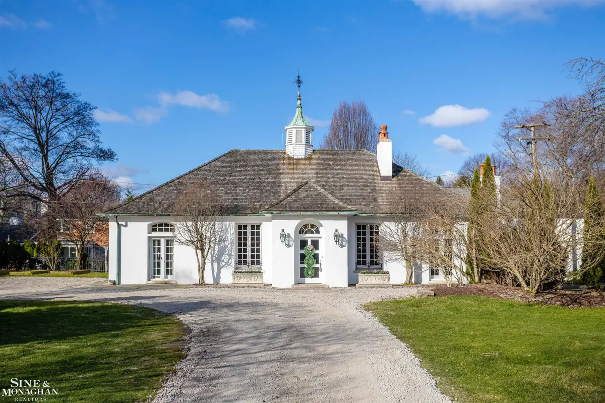 29 Fisher RD, Grosse Pointe, MI 48230