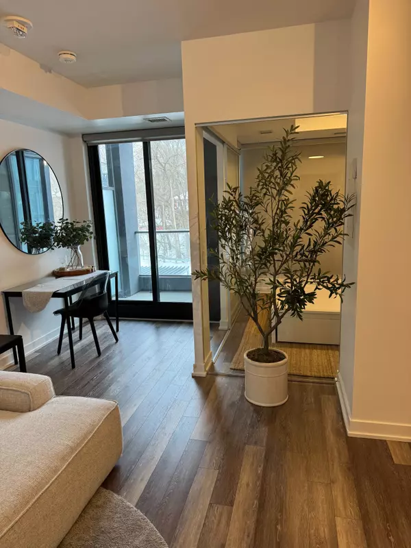 Toronto, ON M5M 1B1,250 Lawrence AVE W #203