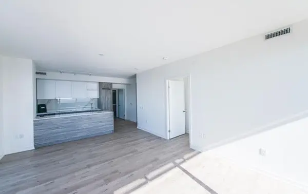 Toronto C08, ON M5E 0E4,138 Downes ST #5809