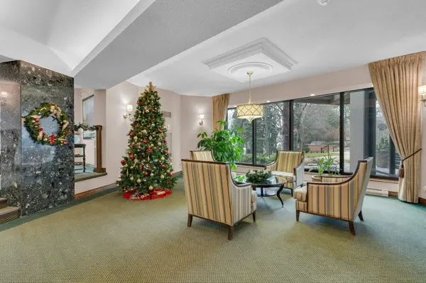 2000 Islington AVE #2511, Toronto W09, ON M9P 3S7