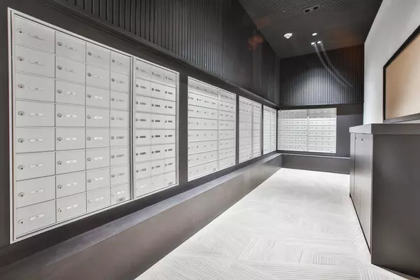 Brampton, ON L6Y 6L6,225 MALTA AVE #808