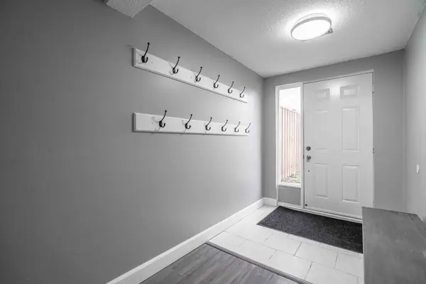 1025 Upper Gage AVE #1, Hamilton, ON L8V 4L2