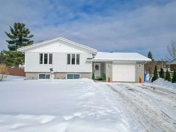 529 Pine ST, Mattawa, ON P0H 1V0