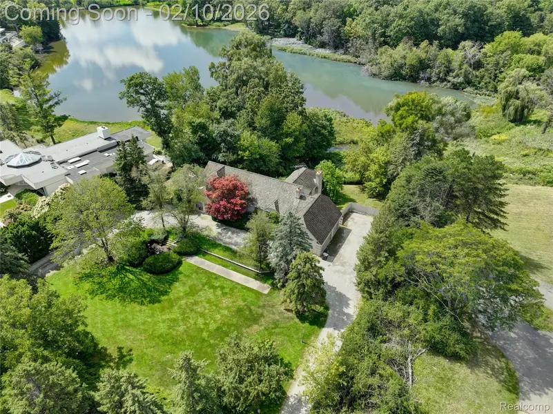 363 Lakewood DR, Bloomfield Hills, MI 48304