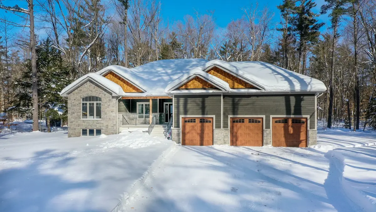 Gravenhurst, ON P0E 1G0,1030 Xavier ST