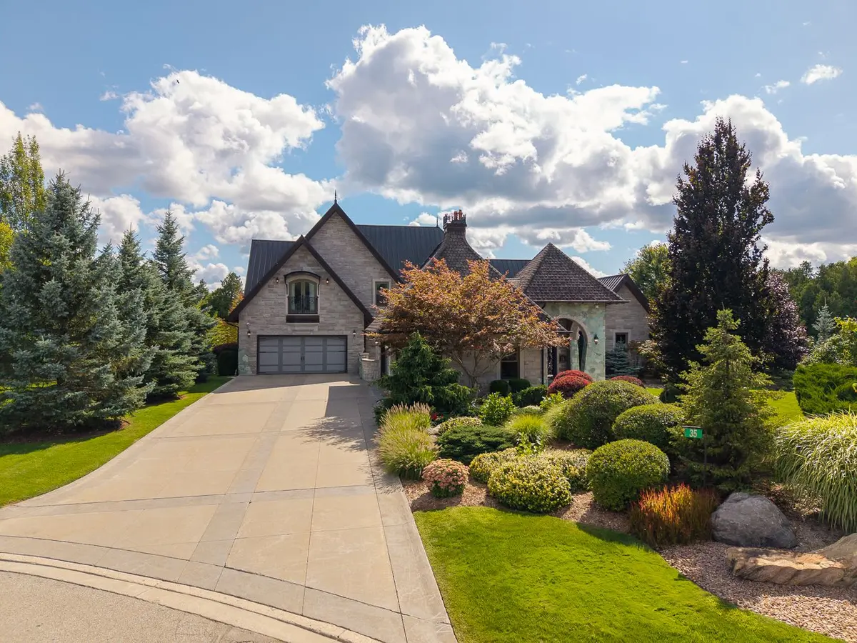 Puslinch, ON N0B 2J0,35 Daymond DR