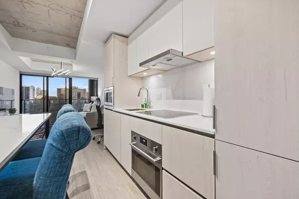 Toronto C08, ON M5B 0C6,47 Mutual ST #606