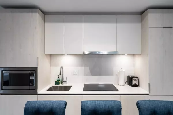 Toronto C08, ON M5B 0C6,47 Mutual ST #606