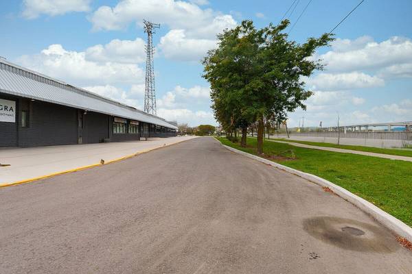 289 Rutherford RD S #13, Brampton, ON L6W 3R9