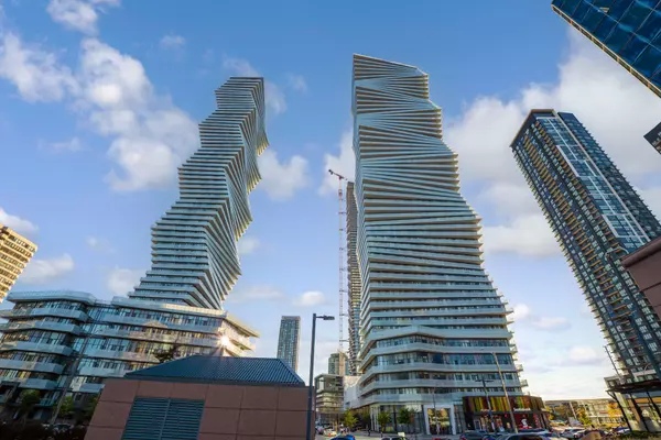 3900 Confederation Pkwy #3911, Mississauga, ON L5B 0M3