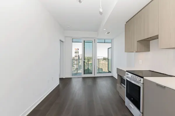 Mississauga, ON L5B 0M3,3900 Confederation Pkwy #3911