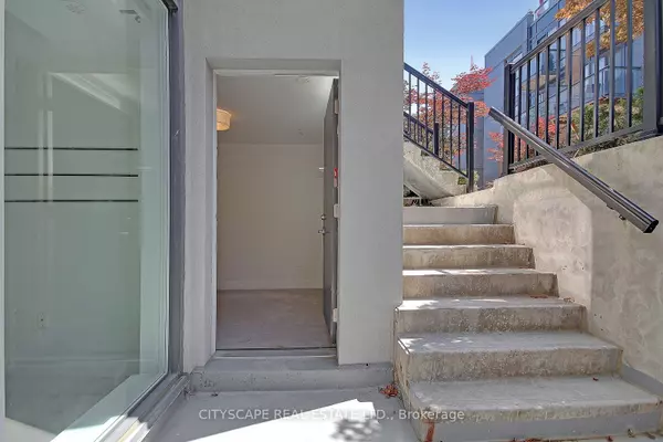 Toronto, ON M6P 3P5,57 Macaulay AVE #TH - 802