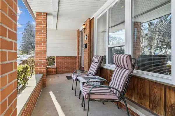 251 Elmwood RD, Oakville, ON L6K 2A9