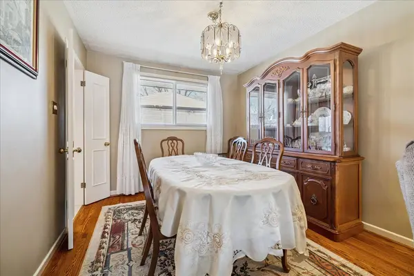 251 Elmwood RD, Oakville, ON L6K 2A9