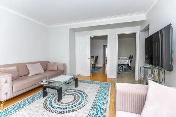 62 Branstone RD, Toronto W03, ON M6E 4E4