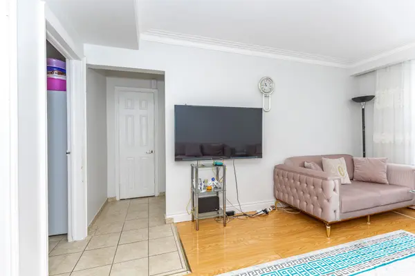 62 Branstone RD, Toronto W03, ON M6E 4E4