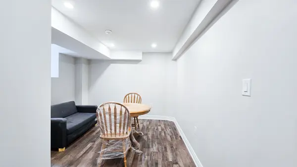 Brampton, ON L6Y 5N2,121 Ashdale RD #Lower