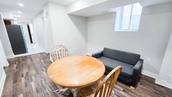 Brampton, ON L6Y 5N2,121 Ashdale RD #Lower