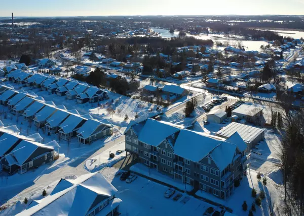 Selwyn, ON K0L 2H0,19 Hampton LN #204