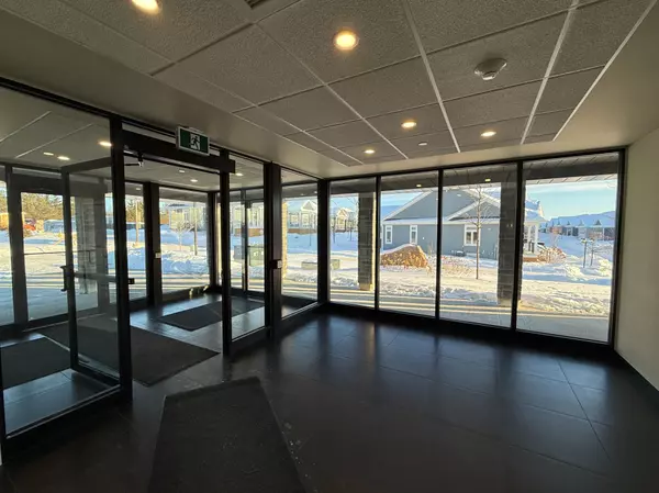 Selwyn, ON K0L 2H0,19 Hampton LN #204