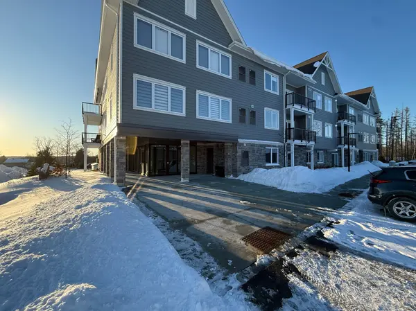 19 Hampton LN #204, Selwyn, ON K0L 2H0