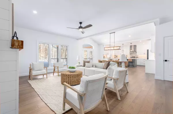 Gravenhurst, ON P0E 1G0,1030 Xavier ST