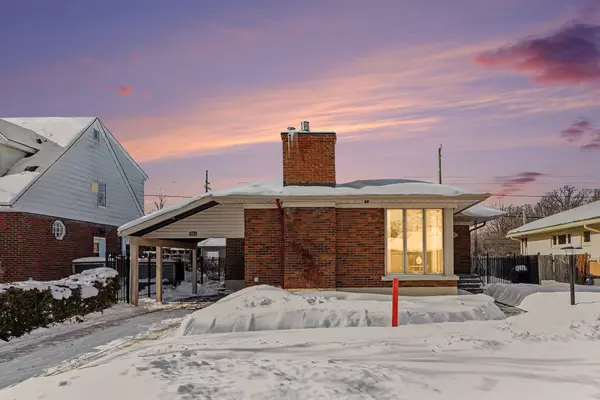 Elmvale Acres And Area, ON K1G 2N8,2004 Dorval AVE