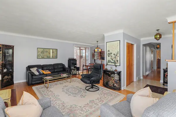 Elmvale Acres And Area, ON K1G 2N8,2004 Dorval AVE